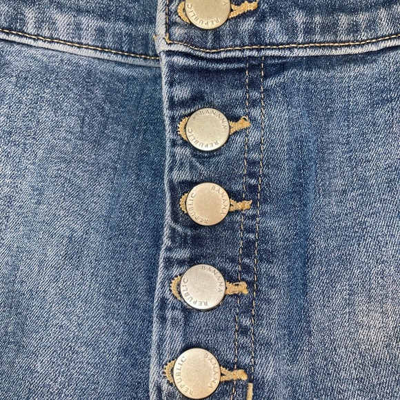 Banana Republic High-Rise Blue Jeans with Button Detail - Picture 4 of 7